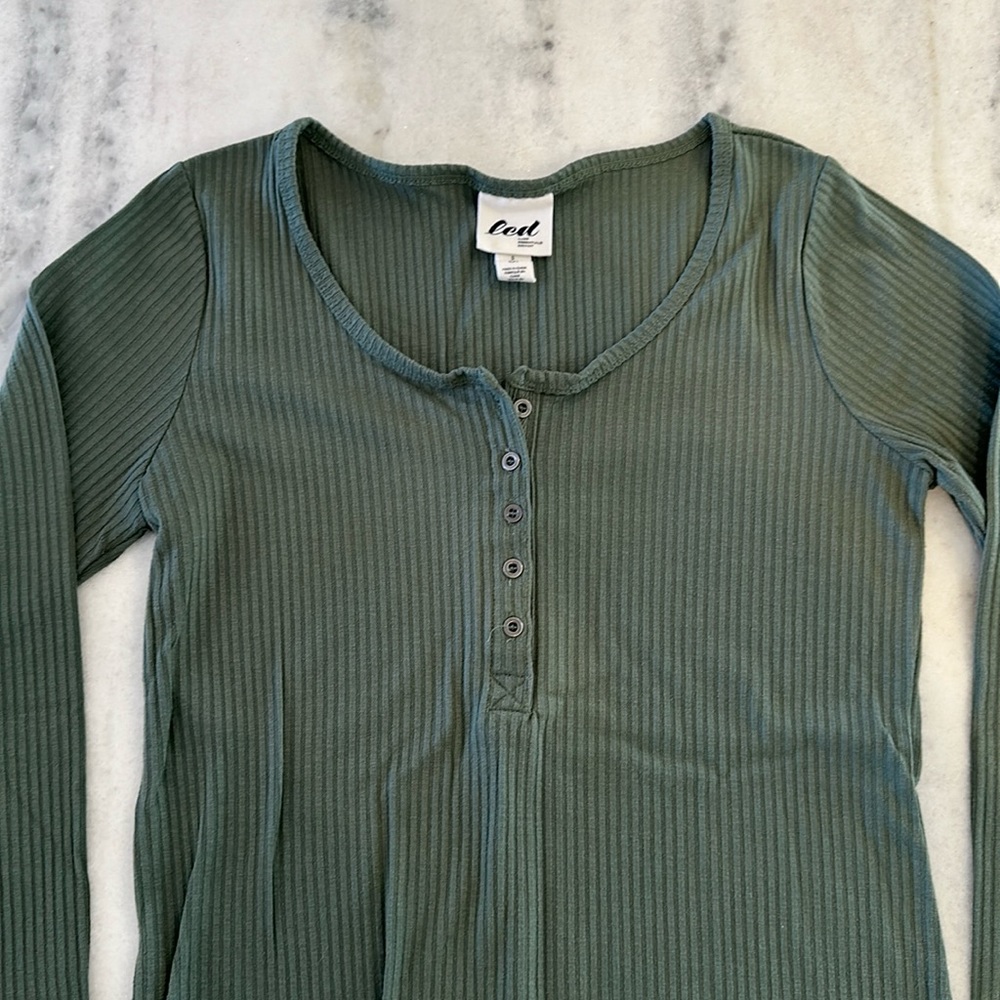 LED Maternity Ling Sleeve Henley Sage green